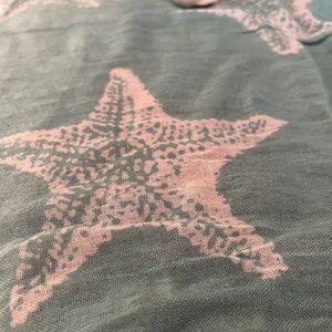 Mermaidcore alert! Starfish scarf